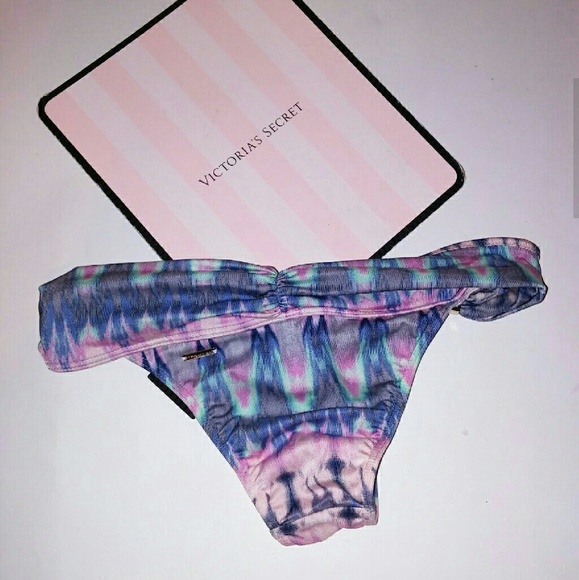 Victoria Secret Swim Bottom
Pink Blue Tie Dye
Hottie Cheeky - Picture 7 of 7